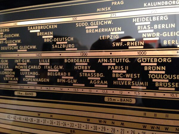 Grundradio der 1950er mit internationalen Sendern